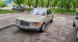 Mercedes-Benz E 220 1994 года за 2 100 000 тг. в Тараз – фото 2