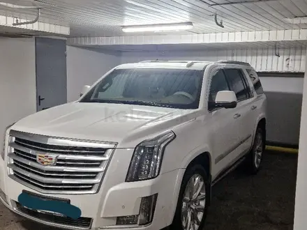 Cadillac Escalade 2018 года за 30 000 000 тг. в Алматы – фото 2