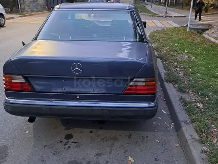 Mercedes-Benz E 230 1991 года за 1 470 000 тг. в Алматы – фото 4