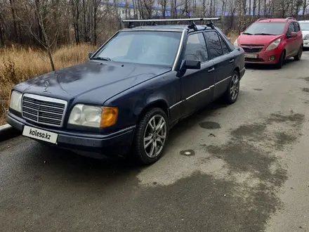 Mercedes-Benz E 220 1994 года за 1 000 000 тг. в Семей – фото 4