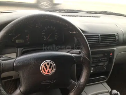 Volkswagen Passat 1998 года за 1 800 000 тг. в Актау – фото 7