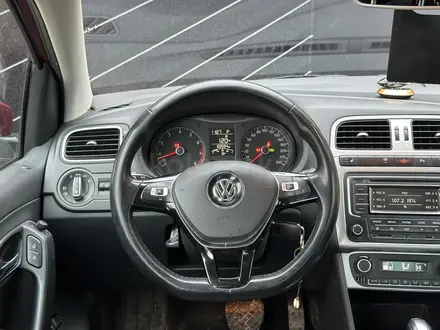 Volkswagen Polo 2015 года за 5 750 000 тг. в Атырау – фото 11