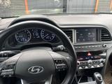 Hyundai Elantra 2019 года за 8 500 000 тг. в Шымкент – фото 4