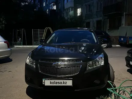 Chevrolet Cruze 2012 года за 2 800 000 тг. в Астана – фото 2