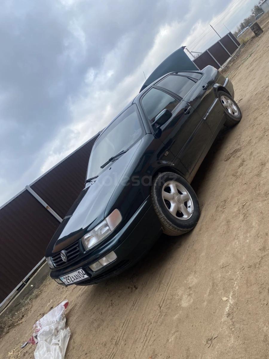 Volkswagen Passat 1995 г.