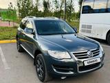 Volkswagen Touareg 2007 года за 8 500 000 тг. в Караганда – фото 2