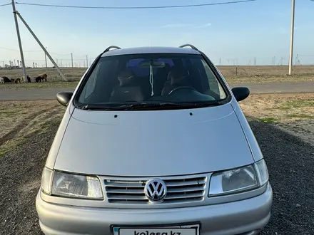Volkswagen Sharan 1997 года за 2 500 000 тг. в Уральск