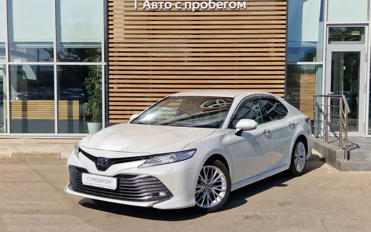Toyota Camry 2020 года за 13 590 000 тг. в Актау