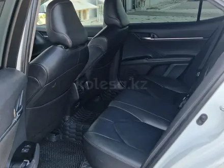 Toyota Camry 2020 года за 13 590 000 тг. в Актау – фото 11