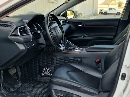 Toyota Camry 2020 года за 13 590 000 тг. в Актау – фото 12