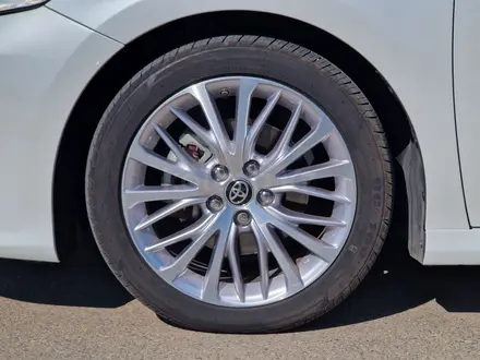 Toyota Camry 2020 года за 13 590 000 тг. в Актау – фото 16