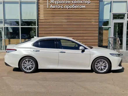 Toyota Camry 2020 года за 13 590 000 тг. в Актау – фото 17