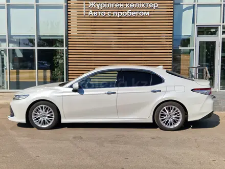 Toyota Camry 2020 года за 13 590 000 тг. в Актау – фото 3