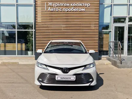 Toyota Camry 2020 года за 13 590 000 тг. в Актау – фото 5
