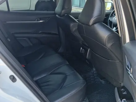Toyota Camry 2020 года за 13 590 000 тг. в Актау – фото 7