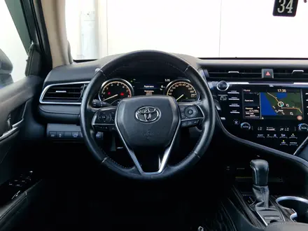 Toyota Camry 2020 года за 13 590 000 тг. в Актау – фото 9