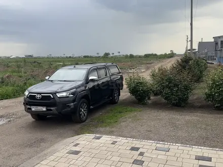 Toyota Hilux 2015 года за 19 200 000 тг. в Алматы – фото 2
