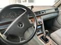 Mercedes-Benz E 200 1990 годаfor800 000 тг. в Караганда