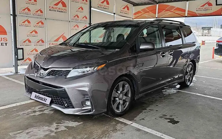 Toyota Sienna 2017 годаүшін7 500 000 тг. в Алматы