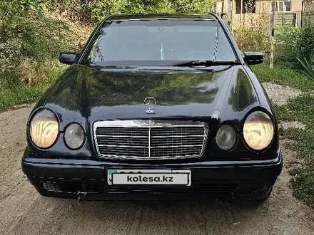 Mercedes-Benz E 280 1997 года за 2 000 000 тг. в Алматы