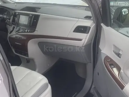Toyota Sienna 2014 года за 9 800 000 тг. в Уральск – фото 21
