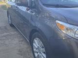 Toyota Sienna 2014 года за 9 800 000 тг. в Уральск – фото 2