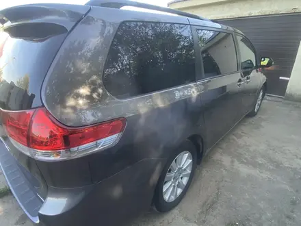 Toyota Sienna 2014 года за 9 800 000 тг. в Уральск – фото 4