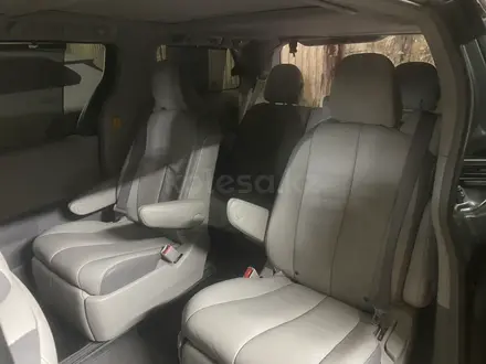 Toyota Sienna 2014 года за 9 800 000 тг. в Уральск – фото 18