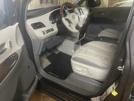 Toyota Sienna 2014 года за 9 800 000 тг. в Уральск – фото 24