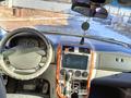 Kia Carnival 2005 года за 4 500 000 тг. в Актобе – фото 3