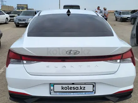 Hyundai Elantra 2021 года за 9 300 000 тг. в Актау – фото 4