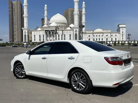 Toyota Camry 2017 года за 11 000 000 тг. в Астана – фото 29