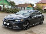 Toyota Camry 2018 года за 8 200 000 тг. в Уральск – фото 2