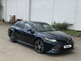 Toyota Camry 2018 года за 8 200 000 тг. в Уральск – фото 3