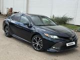 Toyota Camry 2018 года за 8 200 000 тг. в Уральск – фото 4