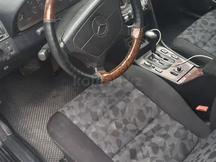 Mercedes-Benz C 200 1997 года за 1 900 000 тг. в Алматы – фото 13