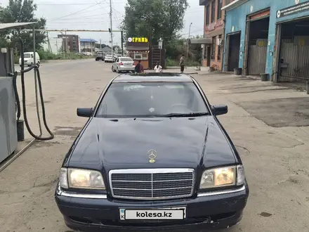Mercedes-Benz C 200 1997 года за 1 900 000 тг. в Алматы