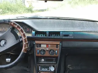 Mercedes-Benz E-Class, 1991