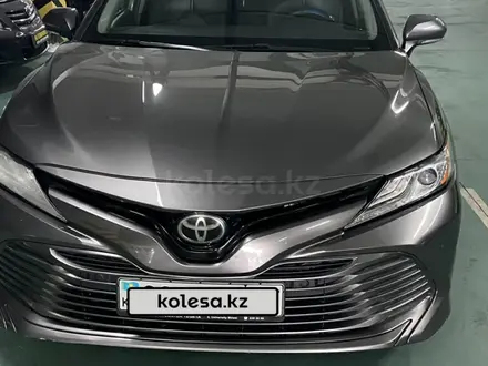 Toyota Camry 2018 года за 12 300 000 тг. в Алматы