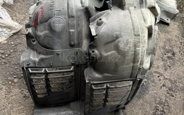 Подкрылок правой стороне за 20 000 тг. в Алматы