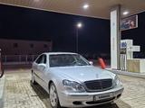 Mercedes-Benz S 320 2001 годаүшін4 100 000 тг. в Актау