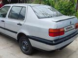 Volkswagen Vento 1993 года за 800 000 тг. в Аксукент – фото 2