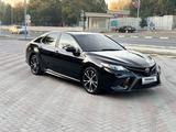 Toyota Camry 2018 года за 12 200 000 тг. в Шымкент – фото 3