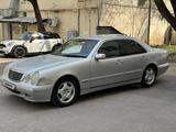 Mercedes-Benz E 320 1999 года за 5 500 000 тг. в Алматы – фото 3