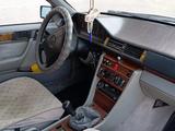 Mercedes-Benz E 220 1994 годаfor1 300 000 тг. в Шу – фото 5