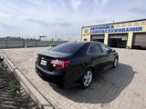 Toyota Camry 2014 года за 6 100 000 тг. в Уральск – фото 3