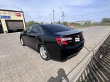 Toyota Camry 2014 года за 6 100 000 тг. в Уральск – фото 4