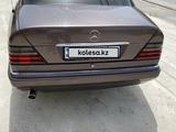Mercedes-Benz E 220 1993 года за 1 850 000 тг. в Шымкент – фото 2