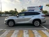 Toyota Highlander 2023 года за 30 000 000 тг. в Атырау – фото 4