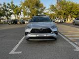 Toyota Highlander 2023 года за 30 000 000 тг. в Атырау – фото 2
